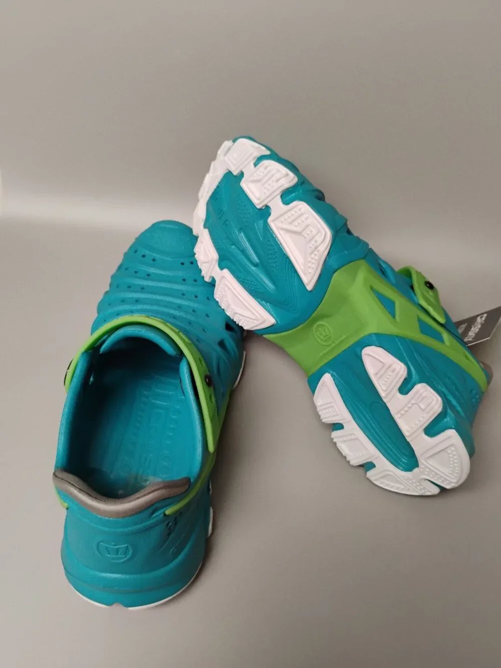 CROSSKIX 2.0 ATLANTIC WATER SHOES/ CLOGS...SIZE 3 (UNISEX)...SIZE 4.5 WOMAN